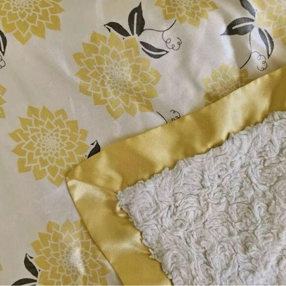 ♥️ The Peanut shell STELLA Yellow Cream
Gray Baby Blanket Dahlia Flowers - Picture 5 of 12